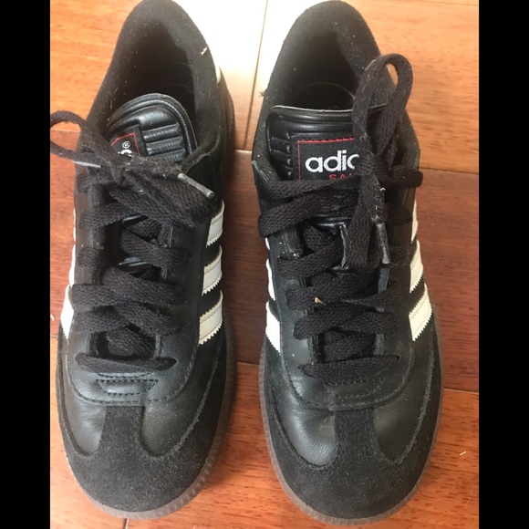 adidas Other - EUC Adidas Samba boys’ Shoes - Size 3 adidas Other - EUC Adidas Samba boys’ Shoes - Size 3